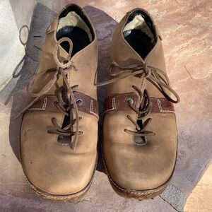 UGG Australia Wyatt Track Oxfords 5559 Brown Sheepskin Suede Shoes - Men's